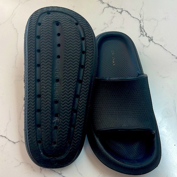 Black slide flip flops - Picture 2 of 2